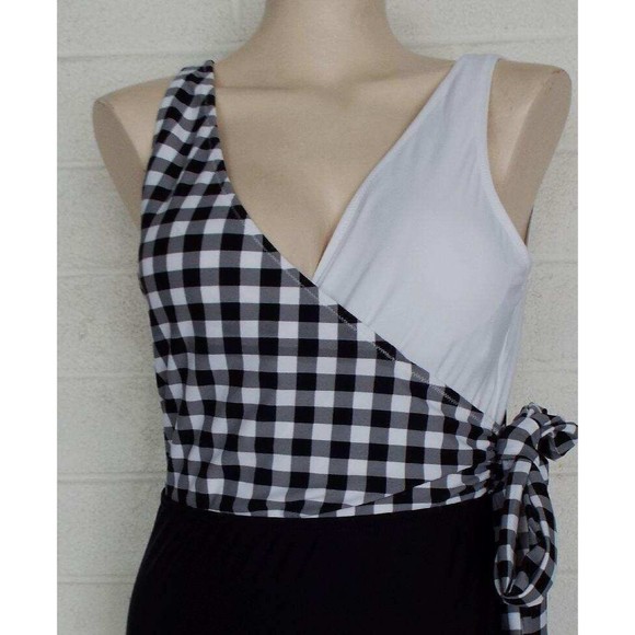 New CUPSHE Large black white gingham check crossover top 1 piece Swimsuit - Picture 3 of 8